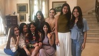 Sebelumnya ia pernah di bully saat berpose bersama Girls Squad waktu menjenguk Nia Ramadhani usai melahirkan. (Dok. Instagram/ramadhaniabakrie)