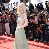 Elle Fanning menghadiri pemutaran film How To Talk To Girls At Parties pada Festival Film Cannes ke-70 pada 21 Mei 2017 di Cannes, Prancis. (Foto: Andreas Rentz / Getty Images)