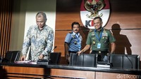 Dalam kasus ini POM TNI bersama KPK memeriksa sejumlah saksi yakni 6 orang dari pihak militer dan 7 orang sipil-militer. Selain itu disita juga uang dari rekening BRI penyedia barang. 