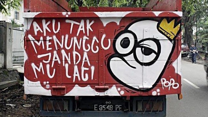 Kalau Belum Dilukis Baknya, Truk Belum Hoki