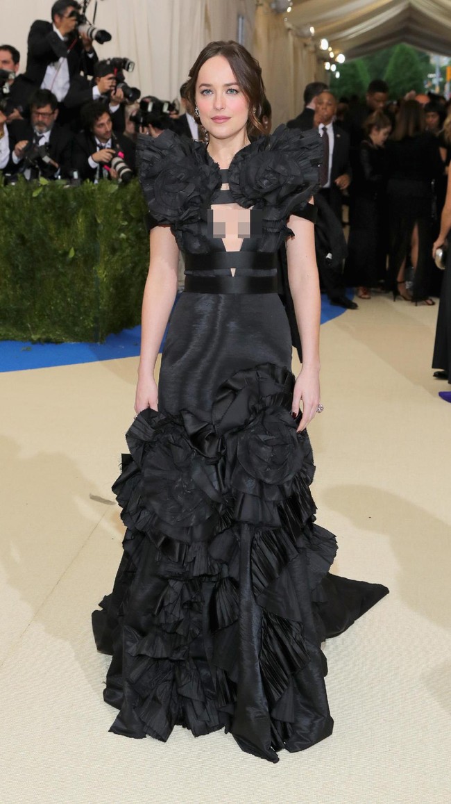 Dakota Johnson attends the Rei Kawakubo/Comme des Garcons: Art Of The In-Between Costume Institute Gala at Metropolitan Museum of Art on May 1, 2017 in New York City.  (Photo by Neilson Barnard/Getty Images)