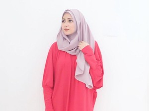 Foto: Cantiknya Richa Novisha, Istri Gary Iskak dengan Hijab Simpel