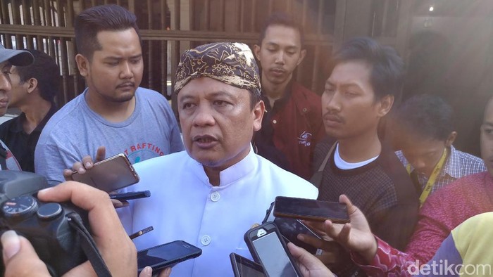 Sultan Sepuh Keraton Kasepuhan XVI PRA Arief Natadiningrat membuka Ramadan dengan tradisi drugdag (Tri Ispranoto/detikcom)