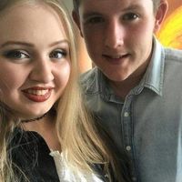 Chloe Rutherford (17) dan Liam Curry (19)