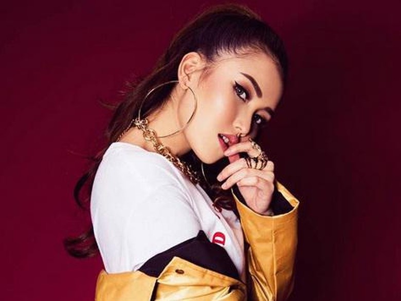 Ayu Ting Ting Jadi Kandidat 100 Perempuan Tercantik, Netizen Kecewa Ayu Ting Ting Jadi Kandidat 100 Perempuan Tercantik, Netizen Kecewa