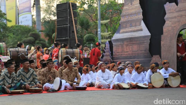 Dhandangan, Tradisi 450 Tahun Warga Kudus Sambut Ramadan Dhandangan, Tradisi 450 Tahun Warga Kudus Sambut Ramadan