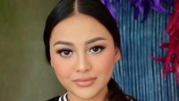 Padahal foto-foto Aurel selalu tampak cantik menawan, setuju kan guys? (Dok. Instagram/aurelie.hermansyah)
