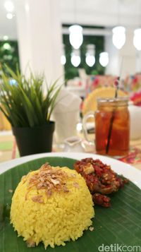 Santap Makan Siang di Warung Peranakan, Resto Mungil Cantik di Kemang