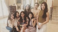 Namun Ashanty justru mengunggah fotonya bersama Girl Squad tanpa Aurel Hermansyah. (Dok. Instagram/ashanty_ash)