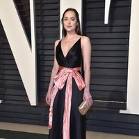 Dakota Johnson attends the 2017 Vanity Fair Oscar Party hosted by Graydon Carter at Wallis Annenberg Center for the Performing Arts on February 26, 2017 in Beverly Hills, California.  (Photo by Pascal Le Segretain/Getty Images)