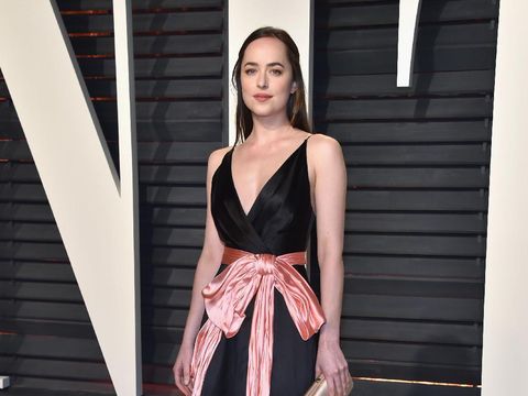 Jangan Kaget Setelah Tahu Perawatan Kecantikan Dakota Johnson