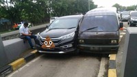 Entah bagaimana awalnya, belum diketahui siapa yang salah atau siapa yang tidak mau memberi jalan. detikOto masih berupaya mencari konfirmasi ke pihak terkait.Foto: Istimewa
