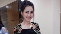 Walaupun sudah mempunyai satu anak, tubuhnya masih terlihat langsing nan indah. Dok. Instagram/ayutingting92