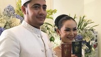 Mantan istri Deddy Corbuzier, Kalina Ocktaranny resmi menikah dengan Hendrayanto di Banten, pada Jumat (26/5/2017). (Instagram/alvinadam1)