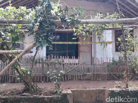 Rumah Ahmad Syukri di Kampung Ciparanji 04/05, Desa Sirnagalih, Kecamatan, Cipongkor, Kabupaten Bandung Barat, Sabtu 27 Mei 2017