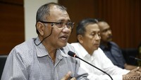 Ketua KPK Agus Raharjo mengumumkan penetapan 4 orang tersangka berkaitan dengan kasus suap pemberian opini Wajar Tanpa Pengecualian (WTP) terhadap laporan keuangan Kemendes tahun anggaran 2016 di gedung KPK, Jakarta, Sabtu (27/5).