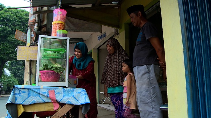 Berkah Mak Ijah Sang Penopang Keluarga