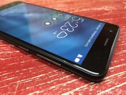 Unboxing Zenfone Zoom S, Pamer Kamera Ganda