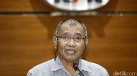 Empat orang tersangka yang ditetapkan KPK dalam kasus tersebut adalah Irjen Kemendes Sugito, pejabat eselon III Kemendes Jarot Budi Prabowo, pejabat eselon I BPK Rochmadi Saptogiri, dan auditor BPK Ali Sadli.
