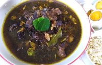 Ayo Rek! Jajan Rawon Daging yang Kuahnya Pekat Hangat di Sini!