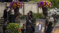 Di tubuh Chris Cornell juga ditemukan bekas luka di lengannya, menunjukkan adanya potensi suntikan obat sebelum tubuhnya ditemukan kaku di kamar hotel. Foto: David McNew/Getty Images