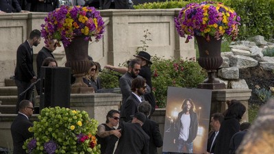Duka Mendalam di Pemakaman Chris Cornell