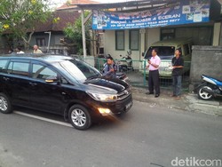 Berkerudung, Corby Tak Berkomentar Saat Tiba di Bapas