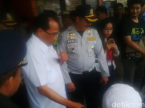 Menhub Budi Karya Sumadi di Terminal Kalideres