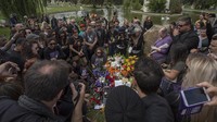 Ribuan penggemar Chris Cornell, musisi, dan seleb Hollywood menghadiri pemakaman. Foto: David McNew/Getty Images