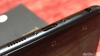 Di bagian bawah terdapat speaker, port jack audio dan USB type C. Foto: detikINET/Adi Fida Rahman