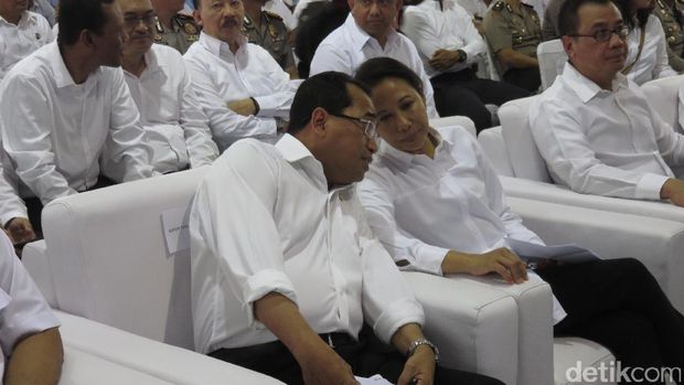 Menhub Budi Karya Sumadi dan Menteri BUMN Rini Soemarno