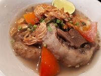 Ada Kambing Guling dan Lobster Bumbu Bali yang Sedap di Cinnamon