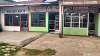 Toko toko yang menjual kerajinan kulit buaya di Merauke