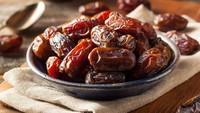 Kurma punya rasa manis alami. Pasta kurma atau kurma lumat ternyata lezat dan menyehatkan kalau dipadu dengan kopi. Foto: iStock
