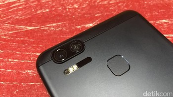 Dua kamera belakang punya resolusi 12 MP dengan sensor Sony IMX 362. Foto: detikINET/Adi Fida Rahman