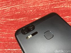 Unboxing Zenfone Zoom S, Pamer Kamera Ganda
