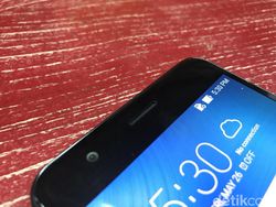 Unboxing Zenfone Zoom S, Pamer Kamera Ganda