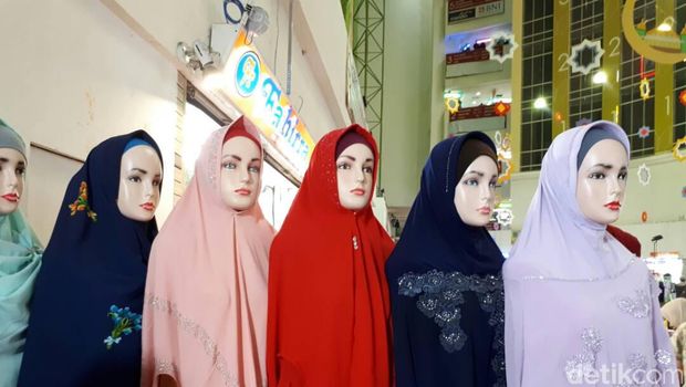 Aneka jilbab di Pasar Tanah Abang