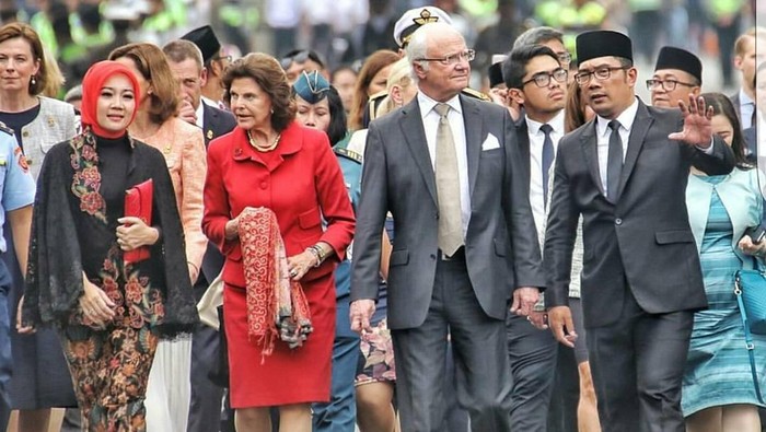 Raja dan Ratu Swedia saat mengunjungi Kota Bandung, Indonesia, beberapa waktu lalu. Foto: Instagram/ridwankamil & ataliapr Raja dan Ratu Swedia saat mengunjungi Kota Bandung, Indonesia, beberapa waktu lalu. Foto: Instagram/ridwankamil & ataliapr