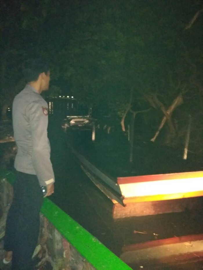 Sebuah Kapal Terbakar Saat Bersandar di Dermaga Pulau Pari