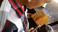 Sejumlah galeri memiliki keuntungan bersih per bulan antara Rp 15 juta sampai Rp 30 juta per bulan. Kendala yang dirasakannya dalam menjalankan usaha ini adalah pengurusan izin yang tidak satu pintu.