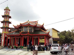 5 Tips Berkunjung ke Masjid Unik