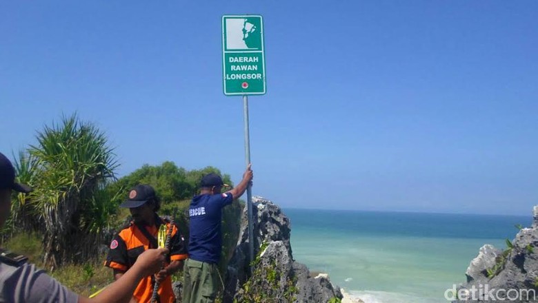 Tebing Pantai Selatan Di Gunungkidul Rawan Longsor