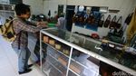 Melihat Sentra Kerajinan Kulit Buaya di Merauke