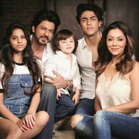 Gauri Khan melahirkan tiga anak bernama Aryan, Suhana dan Abram Khan. Dua anak Gauri dan Shah Rukh Khan sudah beranjak besar, ketampanan dan kecantikannya kerap dipuji netizen.Foto: Instagram/ Suhana Khan