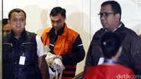 Dari OTT yang dilakukan KPK kemarin (26/5), diperoleh barang bukti uang sejumlah Rp 40 juta dari ruangan Ali Sadli, serta uang USD 3000 dan Rp 1,145 miliar yang diamankan dari ruangan Rochmadi.