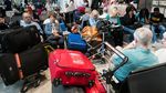 Foto-foto Penumpang  British Airways yang Terlantar