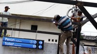 Pasca terbakar pada Jumat (19/5), Stasiun Klender mulai beroperasi kembali sejak Sabtu (27/5/2017).