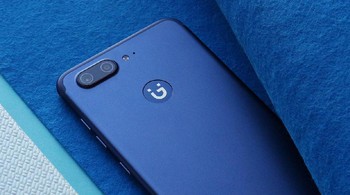 Bagian belakang dibekali sensor berukuran 16 MP dan 8 MP.  Foto: Gionee