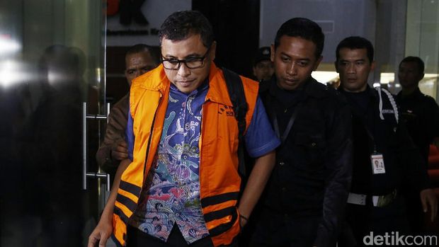  KPK menahan Jarot Budi Prabowo (pejabat Eselon III Kemendes PDTT) tersangka suap WTP Kemendes, Sabtu (27/5/2017)
